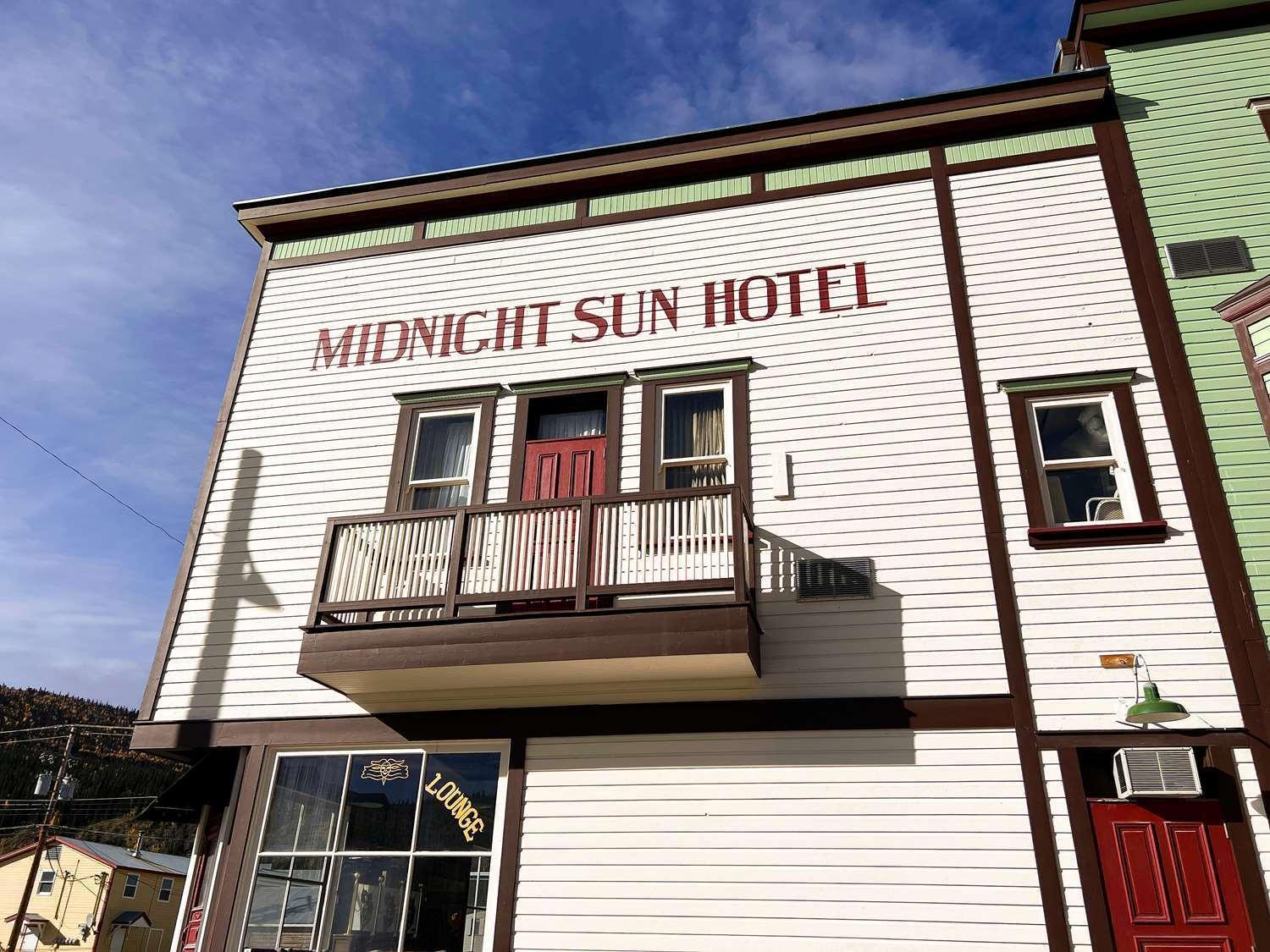 Midnight Sun, A Coast Hotel Доусон Экстерьер фото