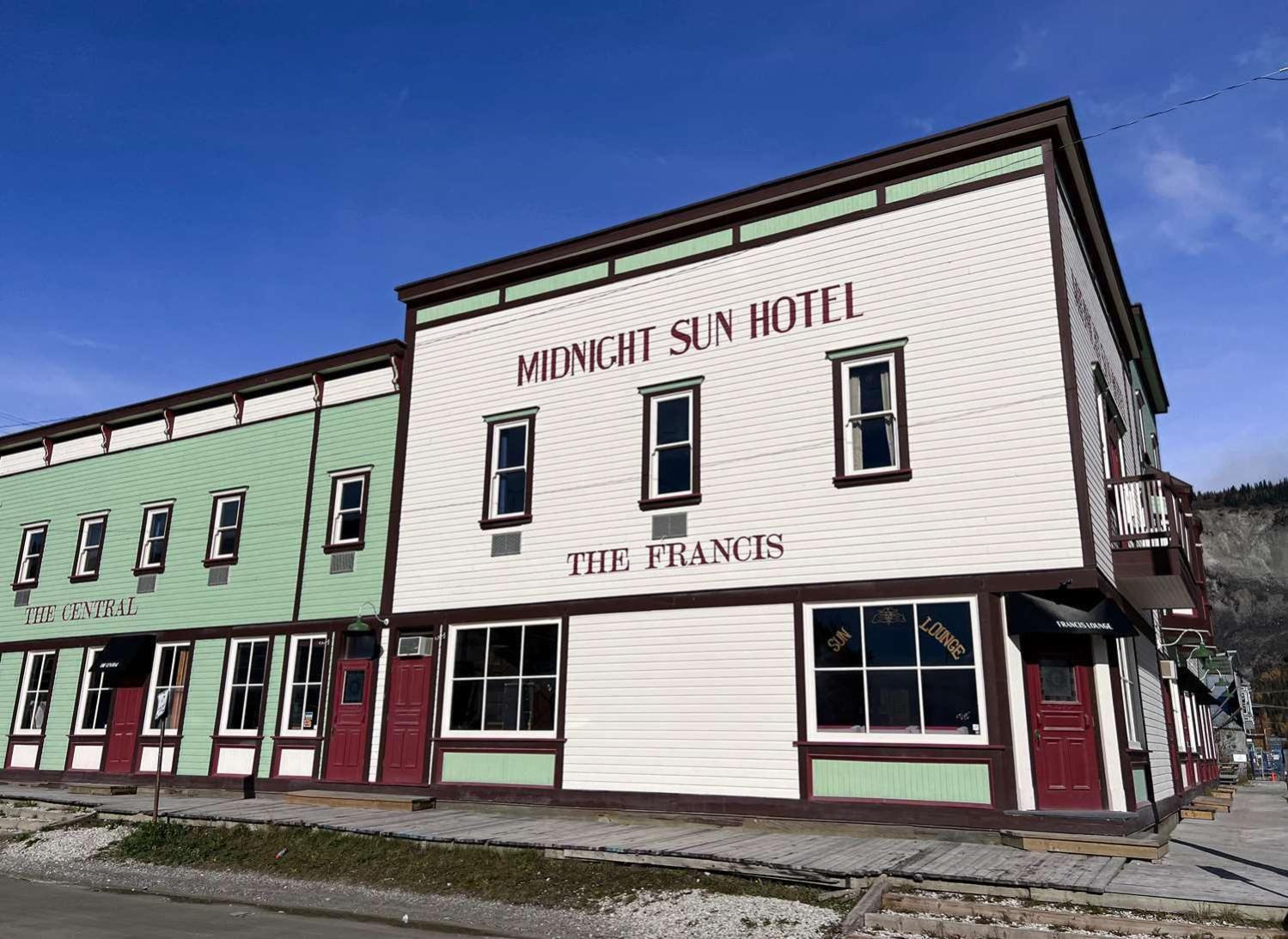 Midnight Sun, A Coast Hotel Доусон Экстерьер фото